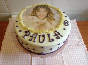 Tarta Fondant de Violeta para cumpleaños